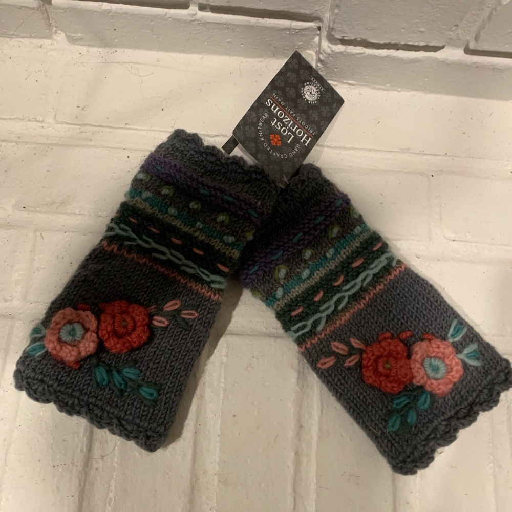 NWT Sundance Nepal hand warmers